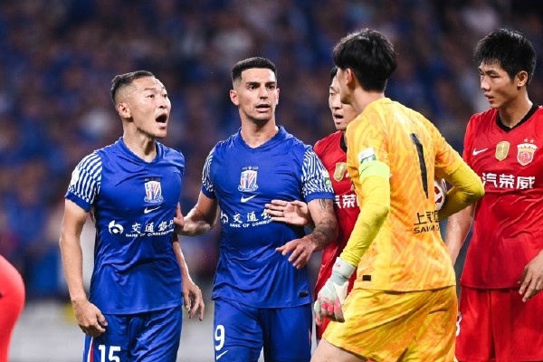 开云体育官网-缺中锋的海港，跟少边锋的申花，哪一个更强？