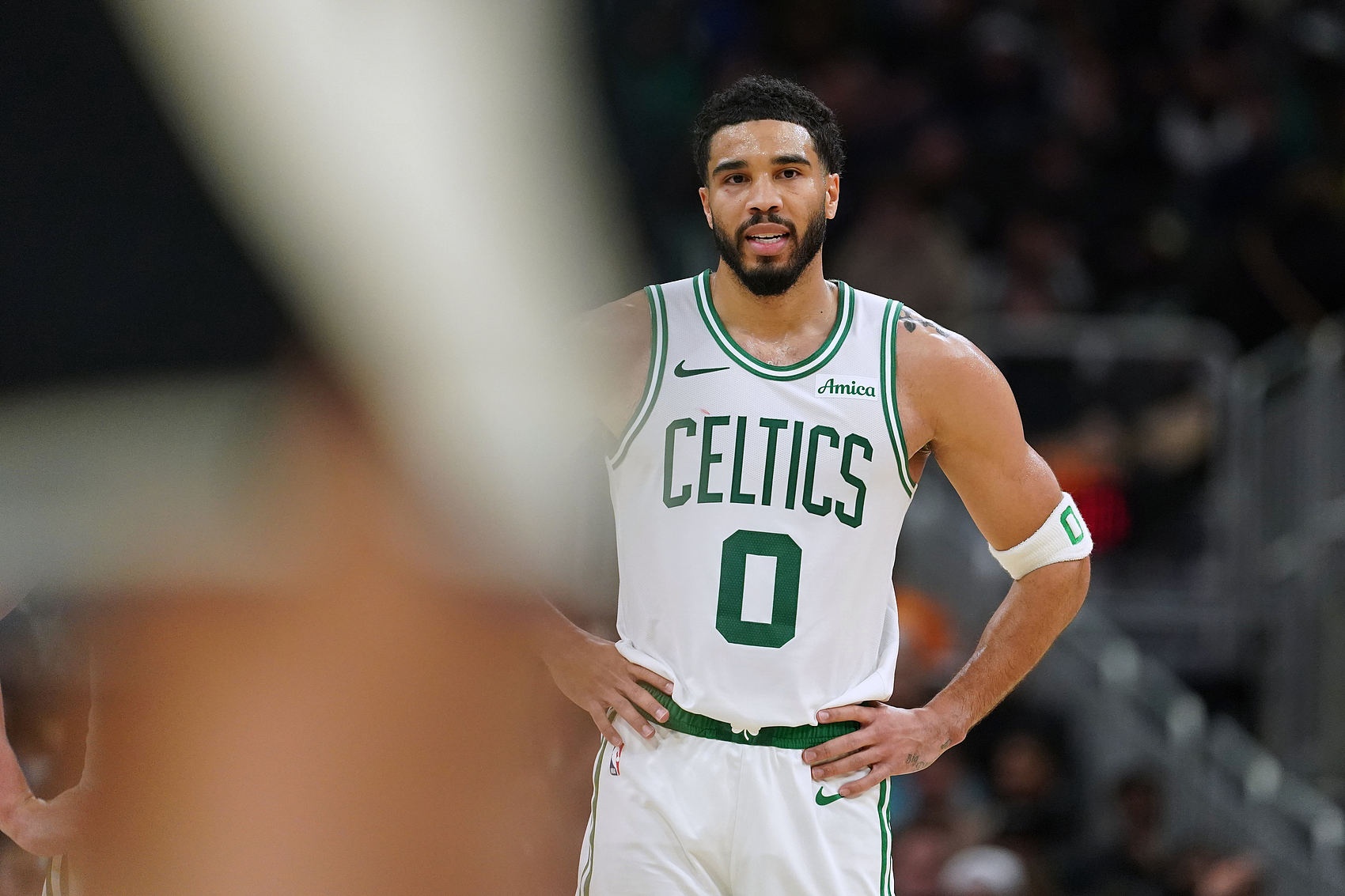 手感冰凉！塔图姆上半场11投2中&amp;三分5中0 得到10分9板4助1断1帽