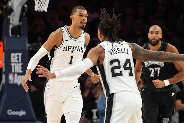 开云体育网址-NBA季后赛｜文班亚马如天神下凡，马刺夺回主场优势